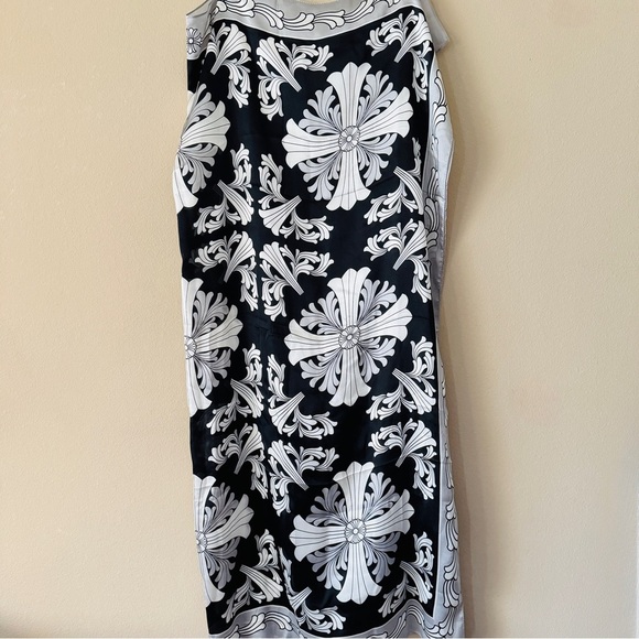 100% Silk Black and White Medallion Square Floral Scarf - Picture 7 of 7